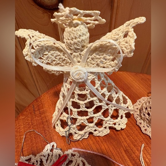 Handcrafted Crochet Ornament Set of 5 vintage handmade - Picture 6 of 6